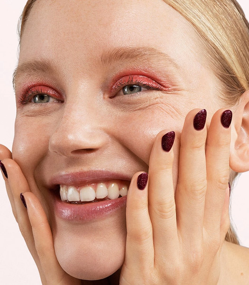 Pink Gellac - Dramatic Red - Gellak - Vegan - Rood - Shimmer Finish - 15 Ml 2 Pink Gellac - Dramatic Red - Gellak - Vegan - Rood - Shimmer Finish - 15 Ml - Afbeelding 2